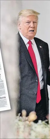  ??  ?? Buena sintonía. Trump cogió de la mano a May, en la visita de la premier británica a Washington, en enero; a la izquierda, la foto de May en Vogue ,enla portada del Times de ayer