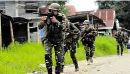  ?? —JEOFFREY MAITEM ?? WAR ON TERROR Government soldiers, in this 2017 photo, fan out on the streets of Marawi to flush out members of the Maute terror group who laid siege to the city. The attack by Islamic State-linked groups on the Lanao del Sur provincial capital prompted President Duterte to declare martial law in Mindanao.