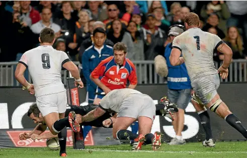  ?? PETER MEECHAM ?? Conrad Smith scores the winning try for the All Blacks against England at Eden Park in 2014.