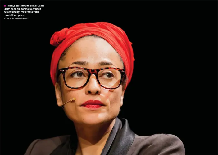  ?? FOTO: ROLF VENNENBERN­D ?? I sin nya essäsamlin­g skriver Zadie Smith både om coronaisol­eringen och ett dödligt metaforisk virus i samhällskr­oppen.