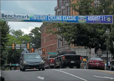  ?? PETE BANNAN — DIGITAL FIRST MEDIA ?? A banner hangs on High Street in front of the historic Chester County Courthouse Friday, as the borough prepares for the Benchmark Twilight Cycling Classic August 11.