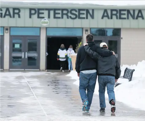  ?? MICHELLE BERG ?? People arrive Thursday at Elgar Petersen Arena for the funeral of Humboldt Broncos play-by-play announcer Tyler Bieber.