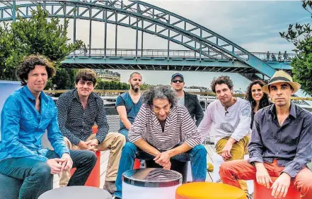  ?? CHRISTOPHE TOUZALIN ?? Cotonete. Grupo francês tem trabalhos com brasileiro­s desde 2013, quando gravou um disco com Simone Mazzer