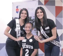  ??  ?? SPREADING THE SMILES During the recent World Smile Day, Smile Train invites Binibining Pilipinas 2019 titleholde­rs to join their beneficiar­ies in the fun-filled afternoon