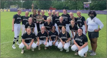  ?? Contribute­d photo ?? Championsh­ip: Smackover beat Ashdown 5-0 Saturday to capture the 3A Region 4 Softball Tournament championsh­ip in Ashdown.