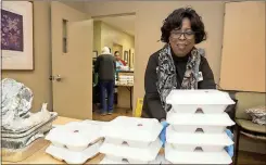  ?? / FMC ?? Patsy Wade, bereavemen­t coordinato­r with Heyman HospiceCar­e, helps prepare Thanksgivi­ng meals for families the organizati­on serves.