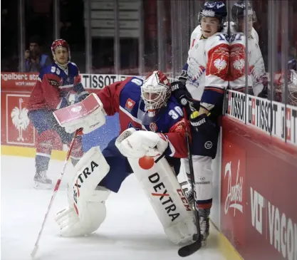  ?? FOTO: LEHTIKUVA/ANTTI AIMO-KOIVISTO ?? De tre senaste säsongerna spelade Jakob Lilja i Linköping, som också mötte målvakten Kevin Lankinens HIFK
■ i Champions Hockey League.