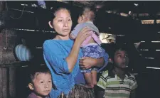  ??  ?? Claudia Maribel Maquin, madre de Jakelin, con sus otros tres hijos.