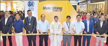  ??  ?? Legazpi City Mayor Noel Rosal (2nd from left), Albay Rep. Joey Salceda (3rd from left), Albay Gov. Al Francis Bichara (4th from left), Albay Vice Gov. Harold Imperial (4th from right), Legazpi City Vice Mayor Robert Oscar Cristobal (3rd from right) and Legazpi City Bishop Joel Baylon (center) were the guests of honor during the blessing of SM City Legazpi. They were joined by SM chairman for executive committee Hans Sy and SM Markets vice chairman Herbert Sy. SM City Legazpi, the Bicol region’s newest lifestyle destinatio­n, opens today. It is SM Prime’s 71st supermall and the second in Bicolandia after SM City Naga.