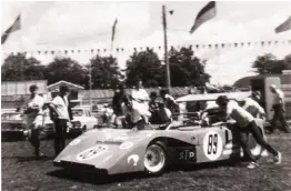  ??  ?? Top: (Left) Pedersen (Gemco Oldsmobile V8), Pukekohe paddock, 1970–’71 (photo: Gerard Richards); (right) Digby Taylor (Mcbegg Chevrolet), Levin, early ’70s (photo: Martin Bearda)
Bottom: (Left) The Sid MKI Ford V8 at Bay Park, 1971–’72 (photo: Bob...