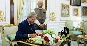  ??  ?? L’incontro Il premier Paolo Gentiloni, 62 anni, in India con il primo ministro Narendra Modi, 67 anni (Ansa)