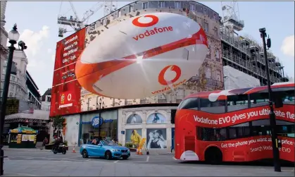  ??  ?? GOOD CATCH: Ocean Outdoor used 3D screens in Piccadilly Circus to promote the British and Irish Lions’ recent tour