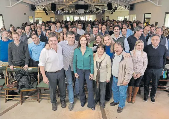  ??  ?? Cumbre interna. María Eugenia Vidal, ayer, con los principale­s candidatos: Montenegro, ,Bullrich, Ocaña, Gladys González y “Toty” Flores.