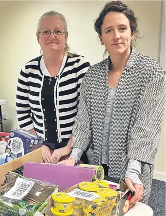  ??  ?? Volunteer Janet Warnes, left, with Angus North and Mearns MSP Mairi Evans ahead of the foodbank’s opening.