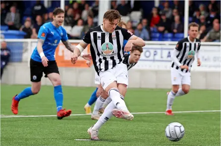  ?? PICTURES: Simon Howe ?? Bath City’s Cody Cooke dispatches his spot kick to put the Romans ahead during their win over Billericay Town