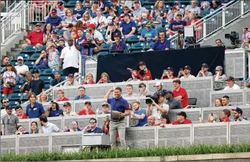  ?? JASON GETZ/JASON.GETZ@AJC.COM ?? Broadcaste­r Jeff Francoeur plays catch with a Braves outfielder during a 2022 game promoted as “Baseball From the Bleachers” at Truist Park. Francoeur has been lamenting missing time with his family.