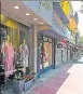  ?? HT ?? ■
The Retailers Associatio­n of India welcomed the reopening of shopping malls.