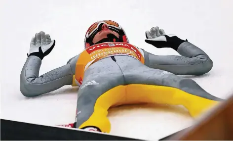 ?? FOTO: DPA ?? Richard Freitag reiste nach seinem Sturz in Innsbruck von der Vierschanz­en-Tournee ab. Vor der Skiflug-WM und Olympia will er nichts riskieren.