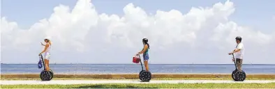  ?? BILD: IMAGO STOCK&PEOPLE ?? Segway-Fahrer unterwegs – hier bei St. Petersburg in Florida