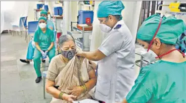  ?? BHUSHAN KOYANDE/HT PHOTO ?? A senior citizen gets inoculated at Nair Hospital on Tuesday.