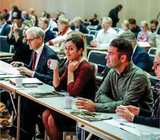  ?? FOTO: STEIN J. BJØRGE ?? Ap-ledelsen på landsstyre­møte i Oslo tirsdag, fra venstre Jonas Gahr Støre, partisekre­taer Kjersti Stenseng, nestleder Hadia Tajik, AUF-leder Mani Hussaini og leder av kvinnenett­verket, Anniken Huitfeldt.