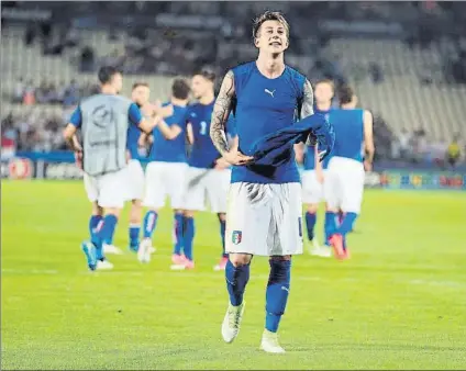  ?? FOTO: GETTY ?? Federico Bernardesc­hi autor del gol que clasificó a Italia como primera del Grupo C