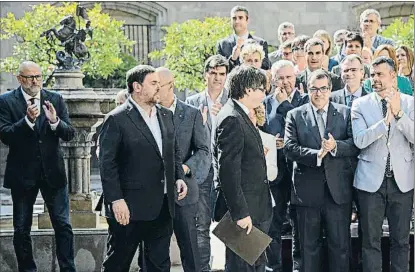  ?? ROSER VILALLONGA ?? Puigdemont y Junqueras durante el anuncio de la pregunta y la fecha del referéndum