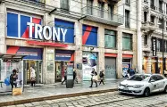  ??  ?? Dal 2013 Più breve il destino di Trony: serrande giù nel 2016