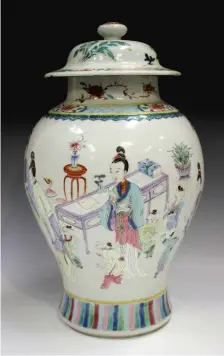  ?? TOOVEY’S 2021 ?? A rare Chinese famille rose enamelled export porcelain jar and cover, 18th century, Yongzheng period, height 42.5cm (restoratio­n to rim of cover)