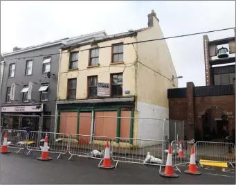  ?? Pic: Carl Brennan. ?? No. 39 High Street which is deemed at “high risk of collapse” onto the street.