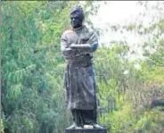  ??  ?? A statue of Vivekanand­a at the University of Delhi. Detractors of the BJP government say that the directive will turn colleges into places where personalit­y cults are worshipped. HT FILE