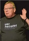  ?? Foto: Horst Hörger ?? Bernd Stelter ist bekannt aus Fernseh sendungen wie „Sieben Tage, Sieben Köpfe“oder „Das NRW Duell“. Der Ko miker trat im UImer Roxy auf und stellte dort sein aktuelles Programm vor.