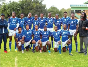  ??  ?? Shumbas pose for a team photo just before their recent outing against Old Hararians in Harare