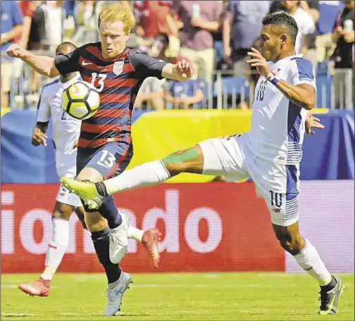  ??  ?? Former Red Bulls captain Dax McCarty (l.) makes his first competitiv­e appearance for U.S. in tie against Ismael Diaz and Panama.