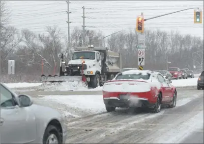  ??  ?? Driving conditions were far from ideal for drivers on Monday, the first day back to school and for many to work after the Christmas holidays.