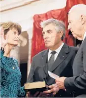  ?? ALEX BRANDON/ AP 2015 ?? Then- Vice President Joe Biden administer­s the oath of office to Sen. Lisa Murkowski at a mock swearing- in. Verne Martell, center, is Murkowski’s husband.