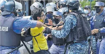  ??  ?? “Me cagaron a palos”. La denuncia de Agustín contra la Policía luego de su detención.