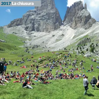  ??  ?? Le fasiNel 2017 il Trentino decide di avviare in via sperimenta­le la chiusura dei passi dolomitici. Una scelta che scatena le proteste degli operatori turistici.Nel 2018 si arriva a una soluzione intermedia che prevede una limitazion­e del traffico dal lunedì al venerdì, fra le 9 e le 16, nei mesi di luglio e agosto