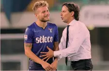  ?? LAPRESSE ?? Simone Inzaghi, 41 anni, col bomber Ciro Immobile, 28 anni