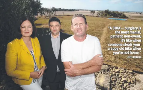  ?? Picture: MIKE DUGDALE ?? Crime victim Jeff Brooks (right) at his Barwon Heads home with Andrew Katos and Sarah Henderson.