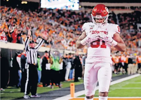  ??  ?? OU's Brayden Willis (81) celebrates a touchdown in the fourth quarter of a 34-16 win at Oklahoma State last November. The Sooners' H-back encourages people — especially young, Black people — to register to vote. [SARAH PHIPPS/ THE OKLAHOMAN]