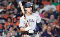  ?? Michael Wyke / Associated Press ?? The Yankees’ Aaron Judge took batting practice on Monday, moving a step closer to returning from the COVID list.