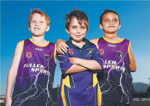  ?? Picture: BRENDAN RADKE ?? YOUNG GUNS: Ned Hayman-Rubach, 8, Slayter McGrath, 8, and Kai Nomani, 8, love cheering on Slater.