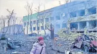  ?? ?? Devastatio­n
A resident in bomb blasted Mariupol, Ukraine