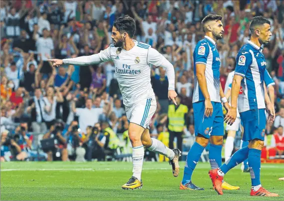  ?? FOTO: EFE ?? Isco, el gran protagonis­ta en el Santiago Bernabéu al marcar los dos goles que le dieron la victoria al Real Madrid ante el Espanyol