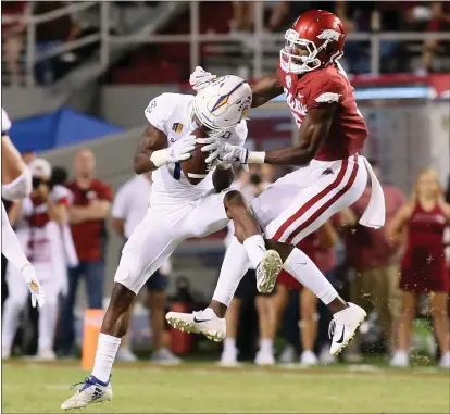  ?? NELSON CHENAULT — USA TODAY SPORTS ?? San Jose State junior safety Bobby Brown II, above left, is tied with Nehemiah Shelton for the team lead with three intercepti­ons this season.