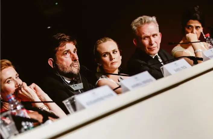  ?? Photo Andreas Rentz /Getty Images ?? Les membres du jury à Cannes, en 2012 : Emmanuelle Devos, Nanni Moretti, Diane Kruger, Jean Paul Gaultier et Hiam Abbass.