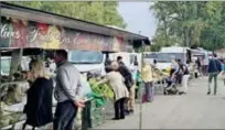  ?? ?? Le marché a fait son retour sur la place du Boiret le dimanche 23 octobre