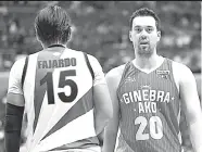  ?? / SLAM PH/PAUL RYAN TAN ?? ■ TAGA CEBU: Ang sentro sa atraksyon sa nagpadayon­g PBA Commission­ers Cup Finals nga silang June Mar Fajardo (15) ug Greg Slaughter (15) kansang panag-rival sa kalibutan sa basketball nagsugod sa Cebu.