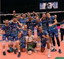  ??  ?? In festa L’esultanza dell’Itas Trentino dopo la vittoria 3-1 contro Modena